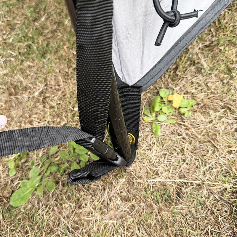 Tenda Kemah Luar Ruangan Dua Lapis Yang Menyambung Ke Bagian Belakang Kendaraan