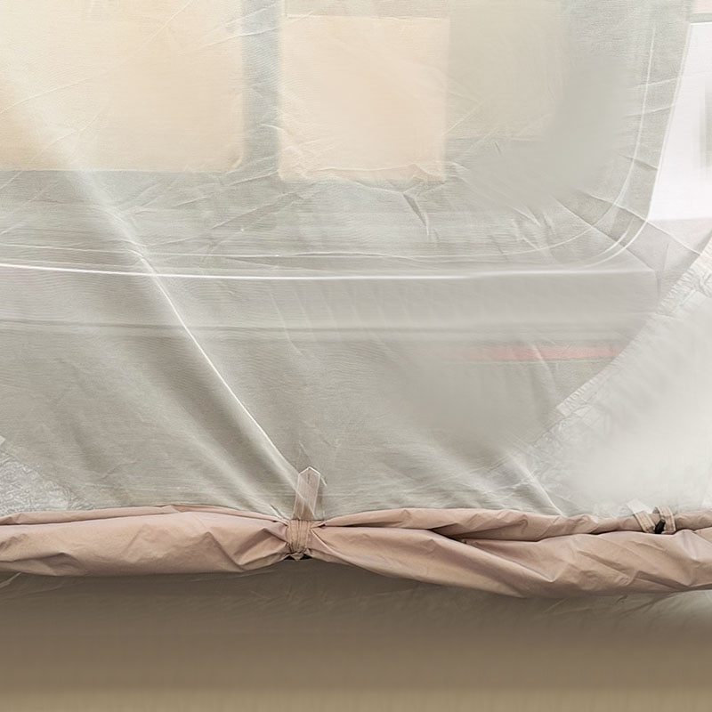 Tenda Kemah Luar Ruangan Dua Lapis Yang Menyambung Ke Bagian Belakang Kendaraan