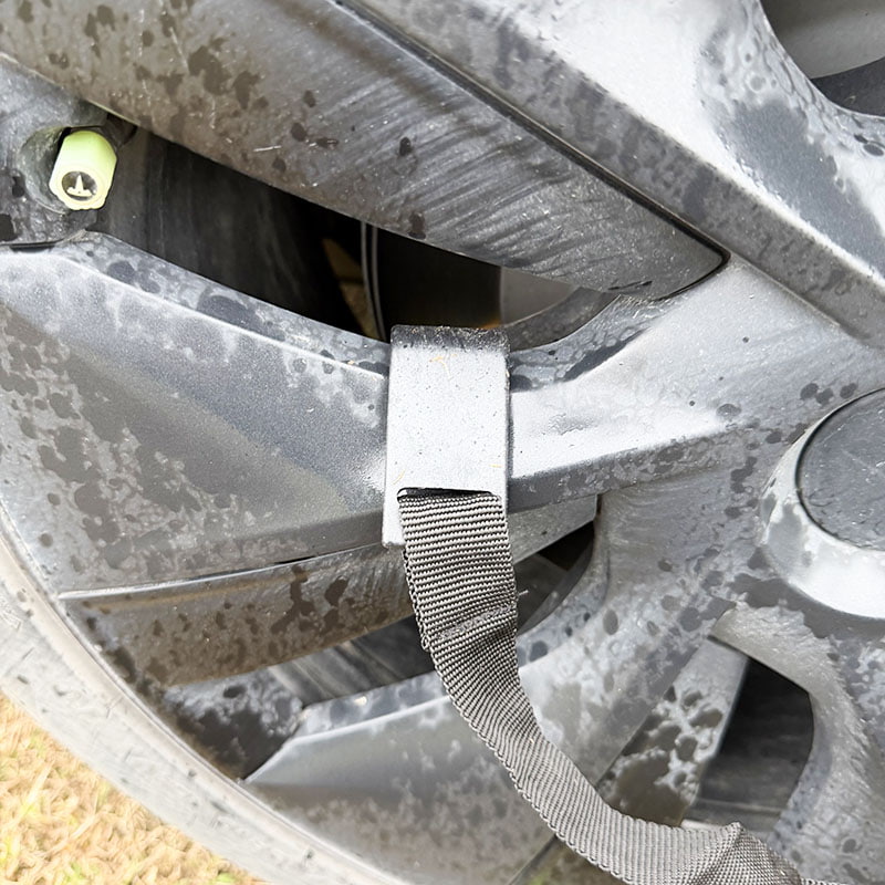 Tenda Kemah Luar Ruangan Dua Lapis Yang Menyambung Ke Bagian Belakang Kendaraan