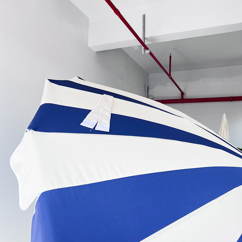 Payung Pagoda Tambal Sulam Biru Dan Putih 2,5M