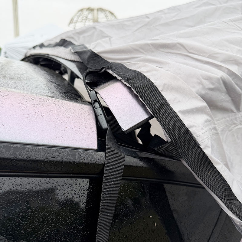 Tenda Kemah Luar Ruangan Dua Lapis Yang Menyambung Ke Bagian Belakang Kendaraan