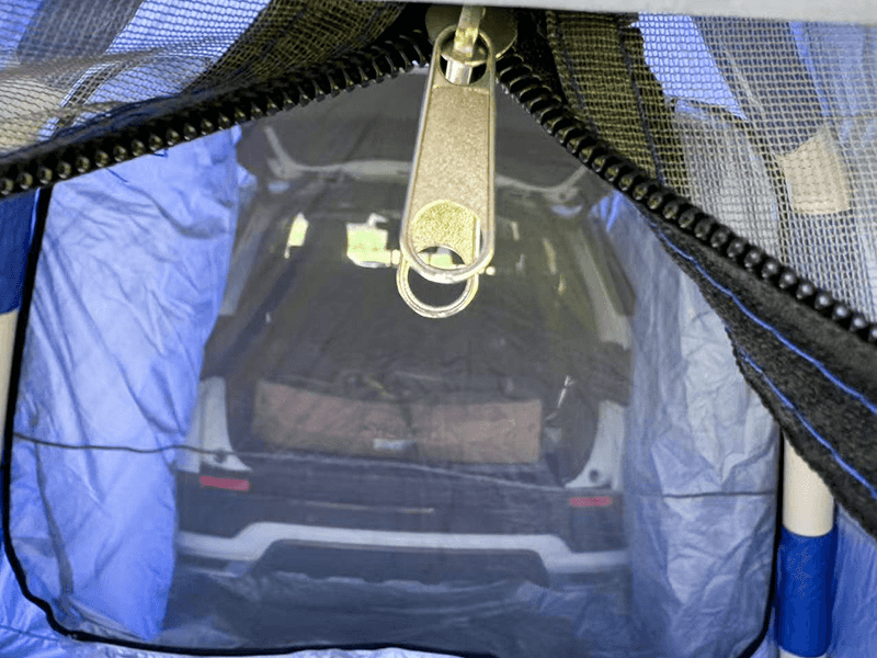 Tenda Kemah Mobil Dipasang di Belakang Tenda Kemah Mobil Dipasang di Belakang